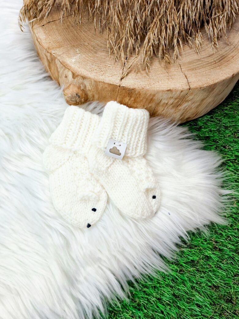 Adītas zeķītes "Peles" - Piena Baltas