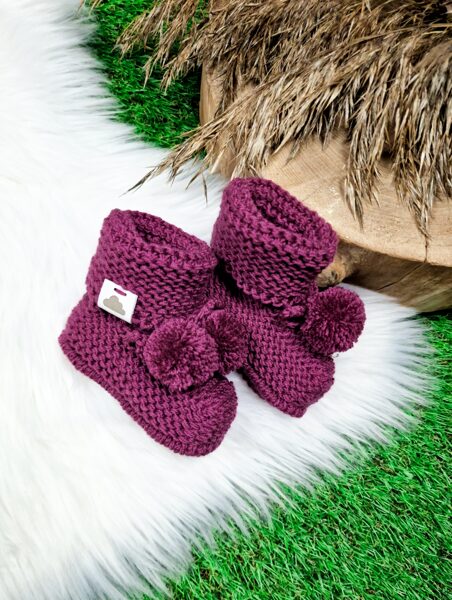 Adīti zābaciņi ar bumbuļiem- Fuksijas