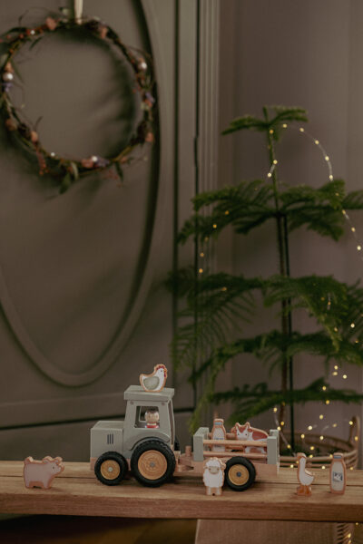 Little Dutch traktors ar piekabi "Little Farm"