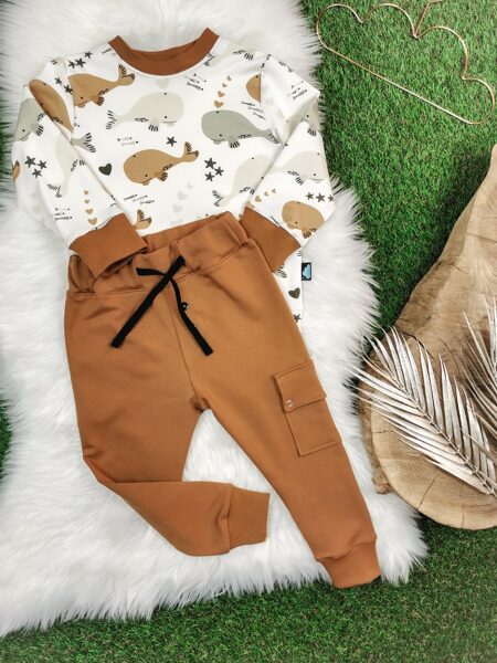 Komplekts džemperis + bikses ar kabatu "Vaļi"