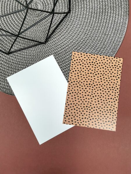 Apsveikuma kartīte "Punktiņi", melni