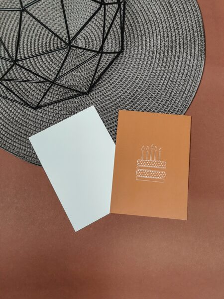 Apsveikuma kartīte "Svētku kūka"