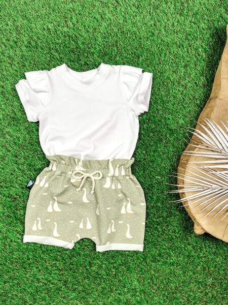 Komplekts Tkrekls ar volāniem balts+ šorti "Zosis"